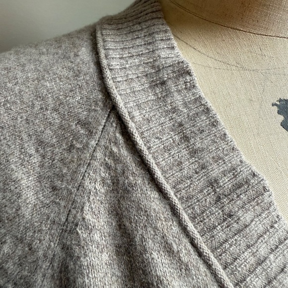 Everlane Varsity Re-Cashmere Cardigan - Picture 3 of 7